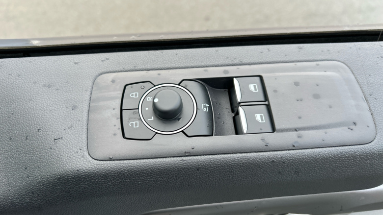 Ford Tourneo Custom 320 L1 Diesel Fwd 2.0 EcoBlue 136ps H1 Titanium 8 seater Auto